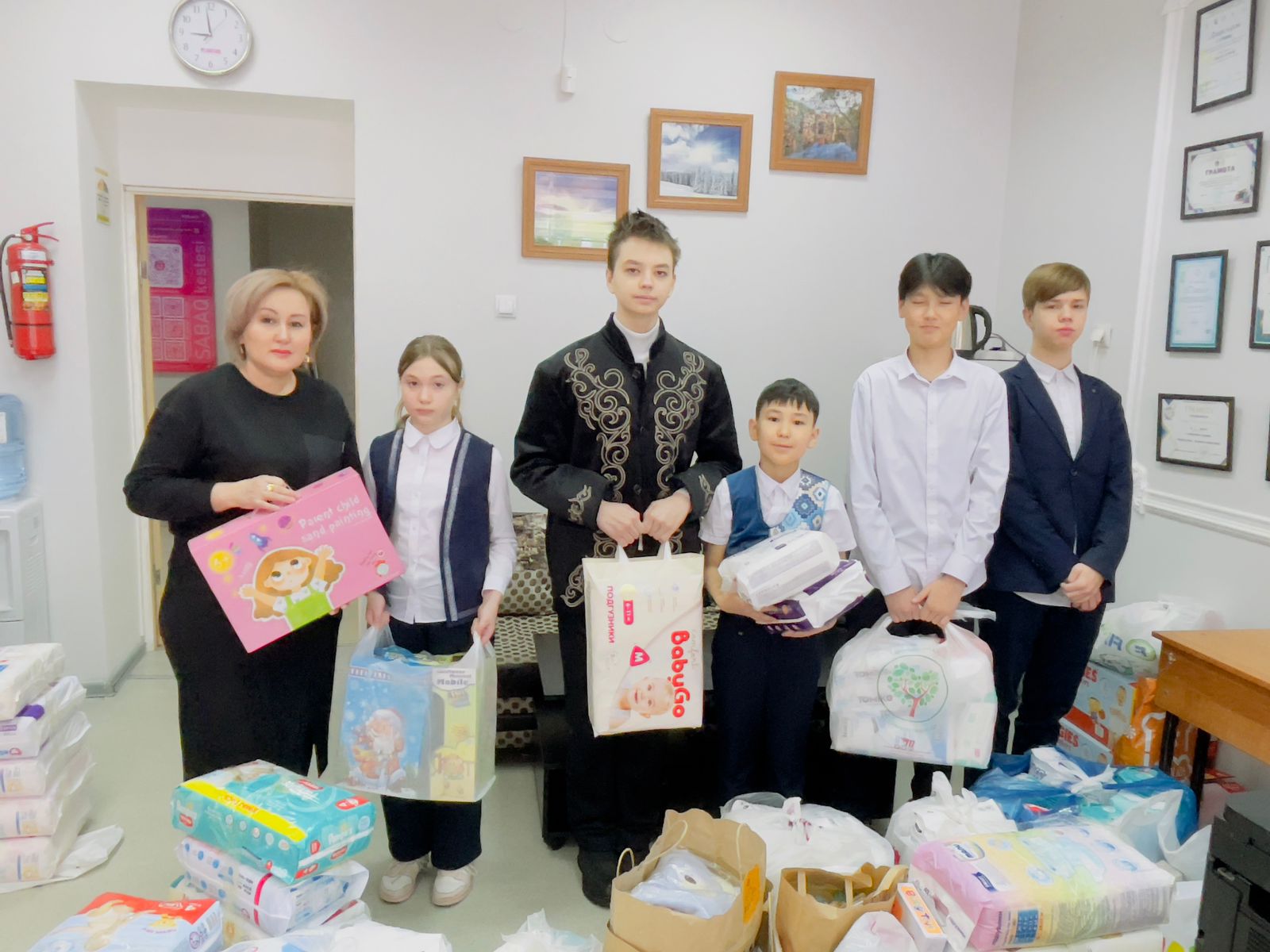 «Мейіріммен бөлінген жылу»  /  «Давайте делиться теплом и добротой!»